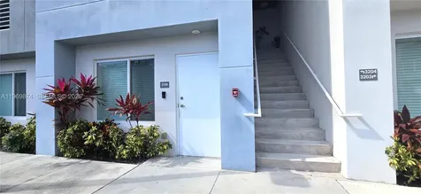 2535 NE 193rd Street Miami FL 33180