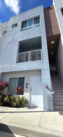 2535 NE 193rd Street Miami FL 33180