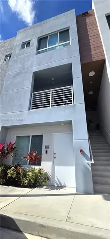 2535 NE 193rd Street Miami FL 33180