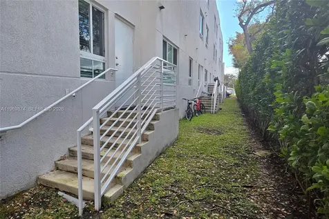 2535 NE 193rd Street Miami FL 33180