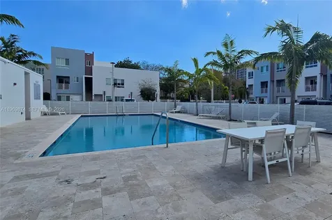 2535 NE 193rd Street Miami FL 33180