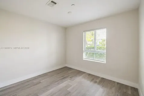 2535 NE 193rd Street Miami FL 33180