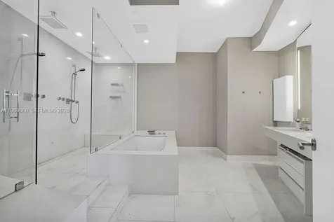 18555 Collins Avenue Aventura FL 33160