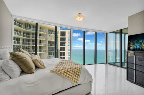 18555 Collins Avenue Aventura FL 33160