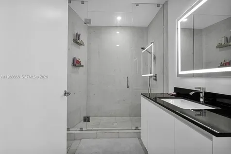 18555 Collins Avenue Aventura FL 33160