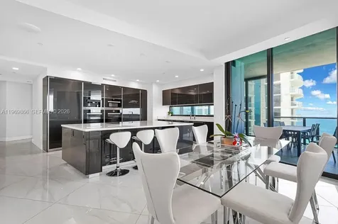 18555 Collins Avenue Aventura FL 33160