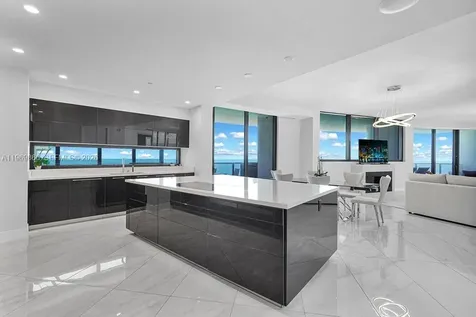 18555 Collins Avenue Aventura FL 33160