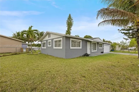 300 NW 39th Street Deerfield Beach FL 33064
