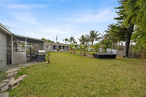 300 NW 39th Street Deerfield Beach FL 33064