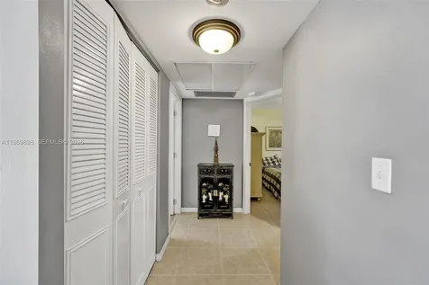 3430 NW 52nd Avenue Lauderdale Lakes FL 33319