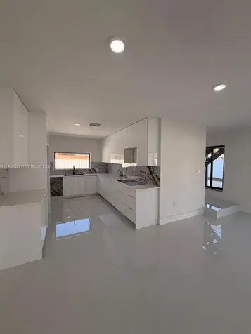 935 SW 72nd Avenue Miami FL 33144