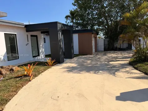 935 SW 72nd Avenue Miami FL 33144