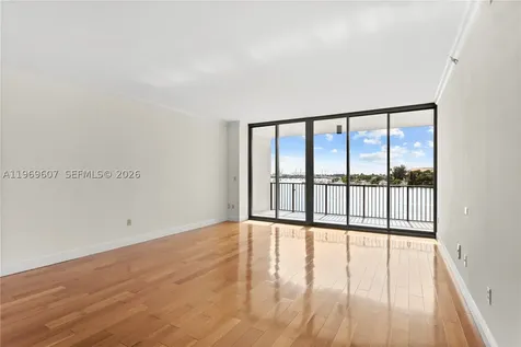 1000 Venetian Way Miami FL 33139