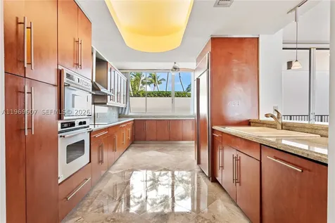 1000 Venetian Way Miami FL 33139