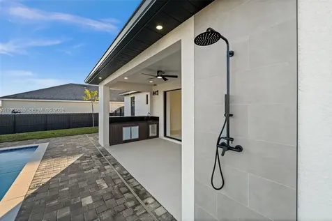 1621 NW 23rd Terrace Cape Coral FL 33993