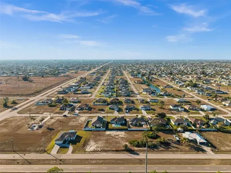 1621 NW 23rd Terrace Cape Coral FL 33993