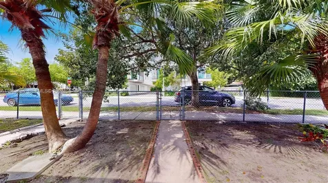 2499 SW 27th Street Miami FL 33133