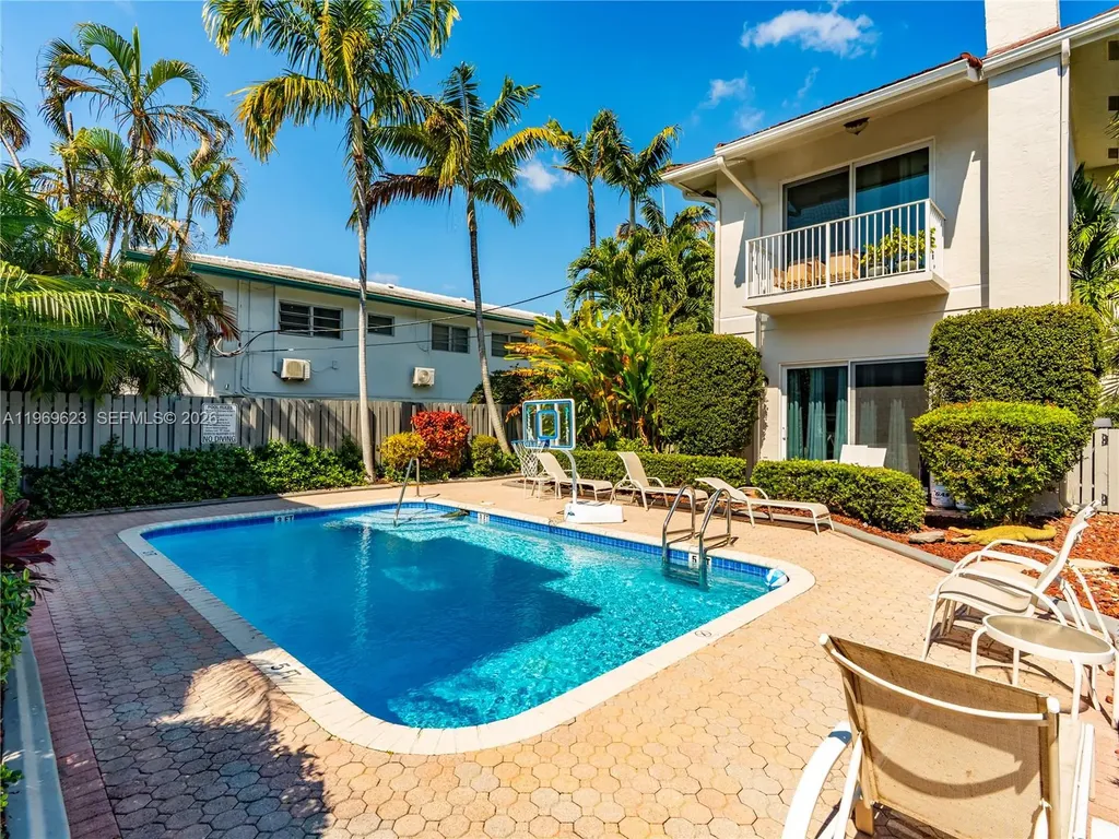 835 NE 17th Way Fort Lauderdale FL 33304