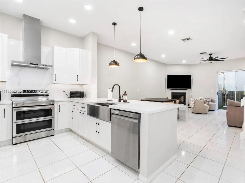 835 NE 17th Way Fort Lauderdale FL 33304