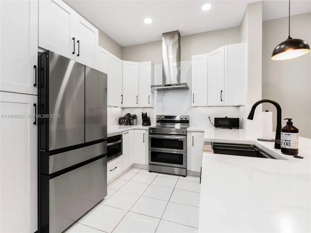 835 NE 17th Way Fort Lauderdale FL 33304