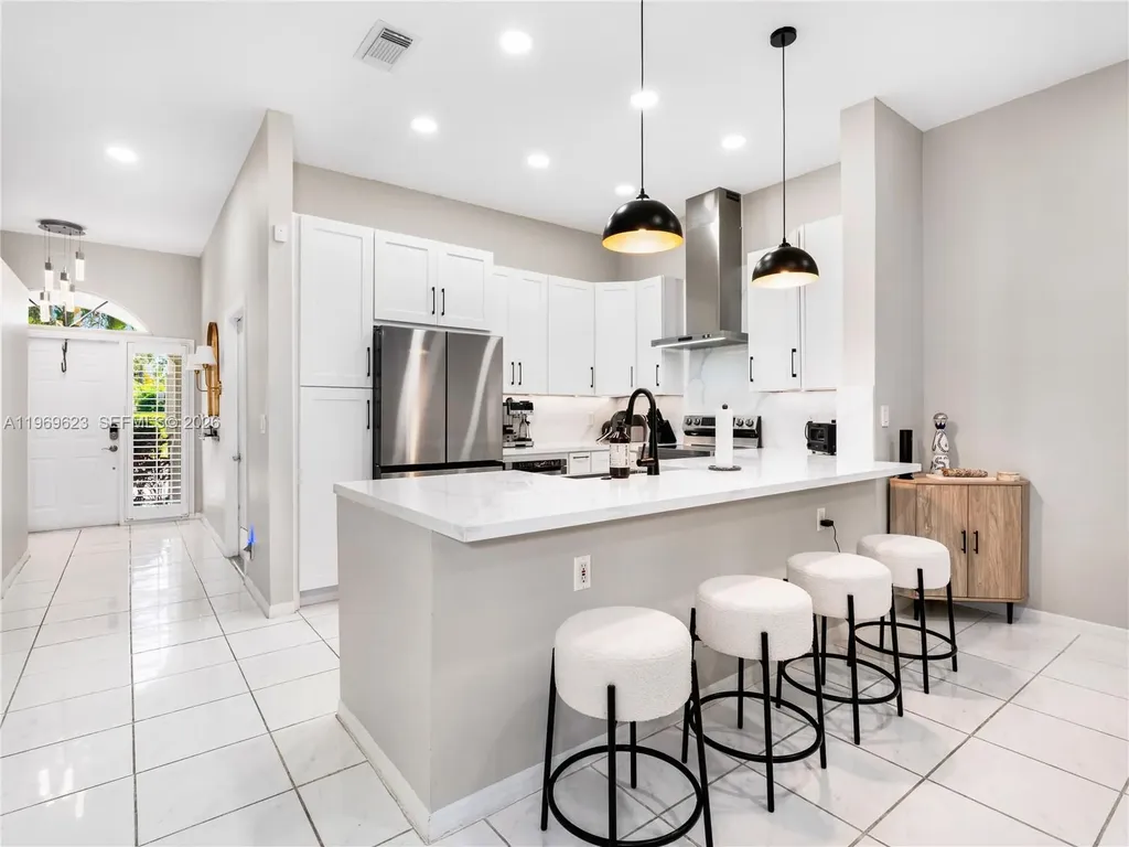 835 NE 17th Way Fort Lauderdale FL 33304