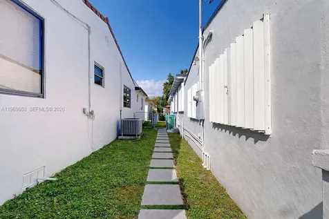 1611 SW 21st Street Miami FL 33145