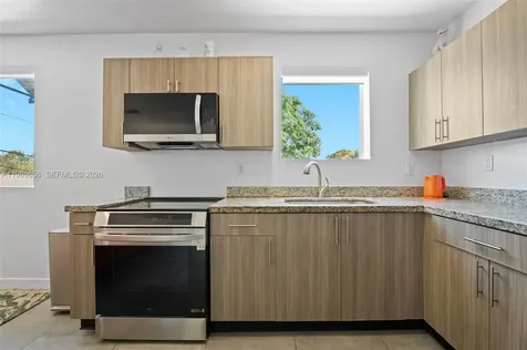 165 NW 39th Street Miami FL 33127