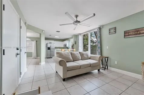 11712 SW 1st Street Coral Springs FL 33071