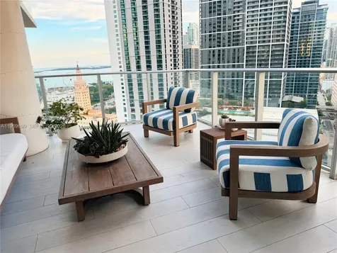 851 NE 1st Avenue Miami FL 33132