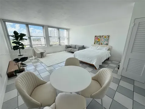 2899 Collins Avenue Miami Beach FL 33140