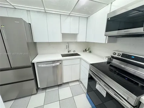 2899 Collins Avenue Miami Beach FL 33140