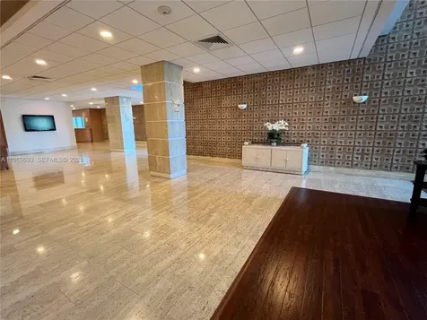 2899 Collins Avenue Miami Beach FL 33140