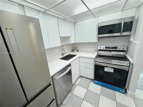 2899 Collins Avenue Miami Beach FL 33140