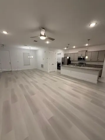 1255 Wadsworth SE Palm Bay FL 32909