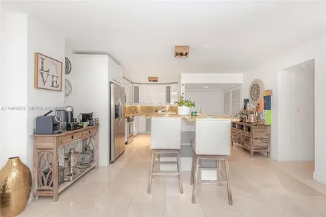 6423 Collins Avenue Miami Beach FL 33141