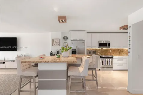 6423 Collins Avenue Miami Beach FL 33141