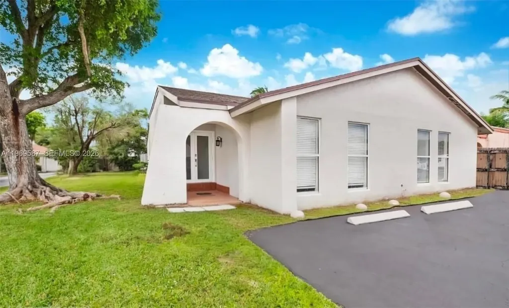 11417 SW 35 Lane Miami FL 33165