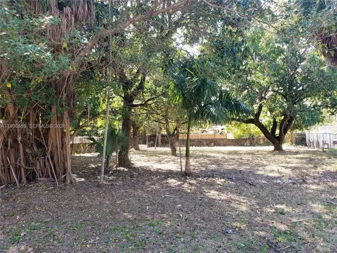 524 S Royal Poinciana Boulevard Doral FL 33166