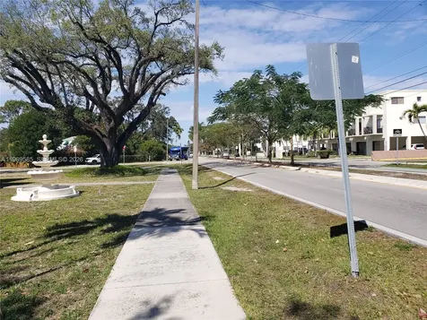 524 S Royal Poinciana Boulevard Doral FL 33166