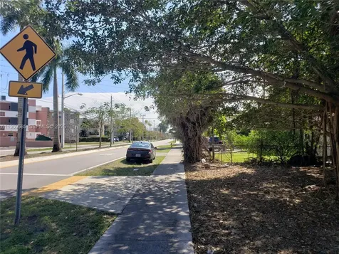 524 S Royal Poinciana Boulevard Doral FL 33166