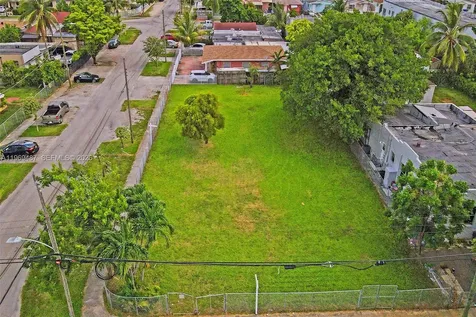 2397 NW 34th Street Miami FL 33142
