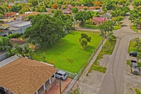 2397 NW 34th Street Miami FL 33142