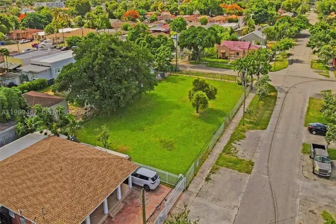 2397 NW 34th Street Miami FL 33142