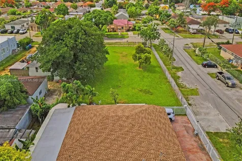 2397 NW 34th Street Miami FL 33142