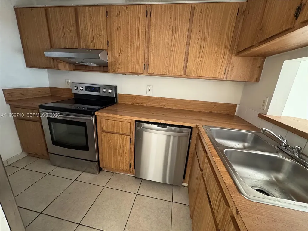 1024 Twin Lakes Drive Coral Springs FL 33071