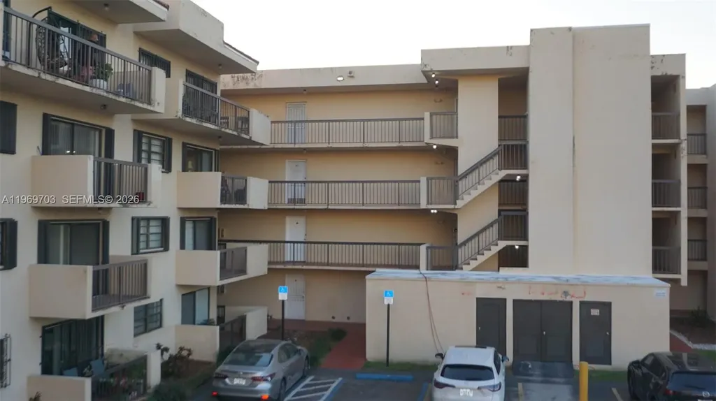 995 SW 84th Avenue Miami FL 33144