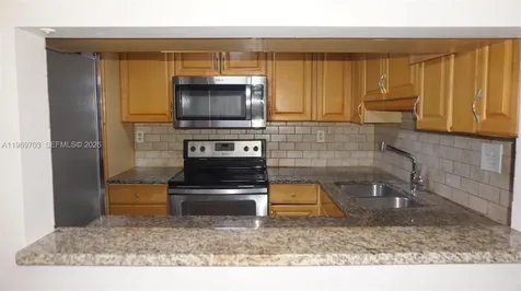 995 SW 84th Avenue Miami FL 33144