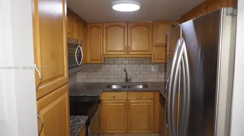 995 SW 84th Avenue Miami FL 33144