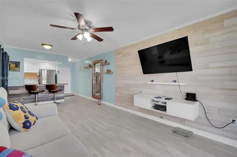 1681 NW 70th Avenue Plantation FL 33313