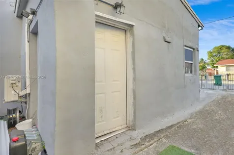 2104 NW 1st Terrace Miami FL 33125